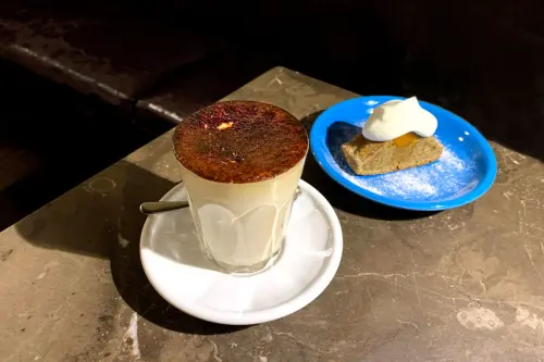 公園咖啡館，享受老宅慢時光，黑糖脆片牛奶超療育、蛋糕意外美味！