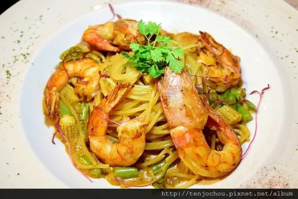 花花，甲飽沒【台北食記】Unique Pasta 用心體會義大利麵 林依晨弟弟開的店！