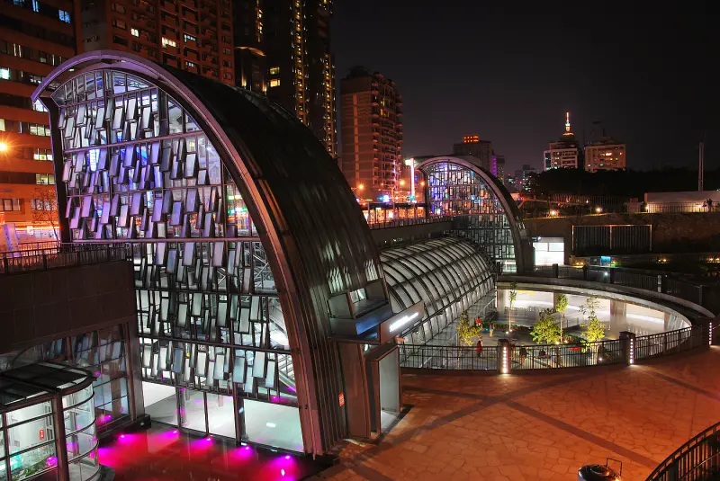 城市 の 月光旅人 * 台北 . 大安森林公園 ( 捷運站 )