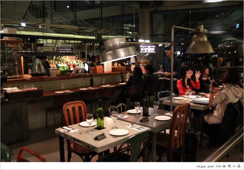 [台北] 松菸誠品裡的「義麵坊小酒館」，氣氛是間浪漫的酒館小餐廳，食物水準很高讓人小著迷。