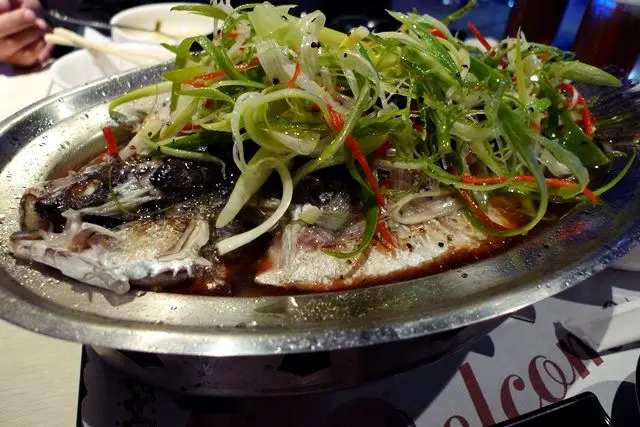 台南【飛魚音樂餐廳】熱騰騰的套餐pub也吃得到