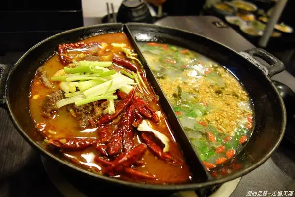 [食記] 台北東區 - 川巴子火鍋樓 ~ 好吃有特色的川味火鍋吃到飽