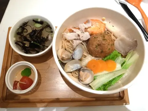 『食記』高雄新興。手工製作KA麵，可愛溫馨營養KA NOODLE