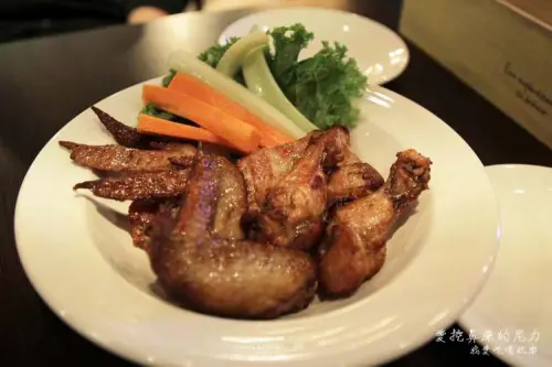 『食記』高雄左營。啤酒肚讓你飽足肚皮大滿足，繼續養肥啤酒肚