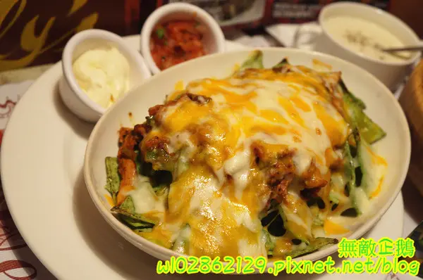 【台南-南區】沙拉x墨西哥玉米片..一起看棒球實況轉播巴...《Willys Grill葳苙二壘》        
      