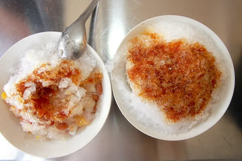 吃。台南|中西區。 老字號冰品店 ，招牌八寶冰美味又超值「龍興冰品店」。