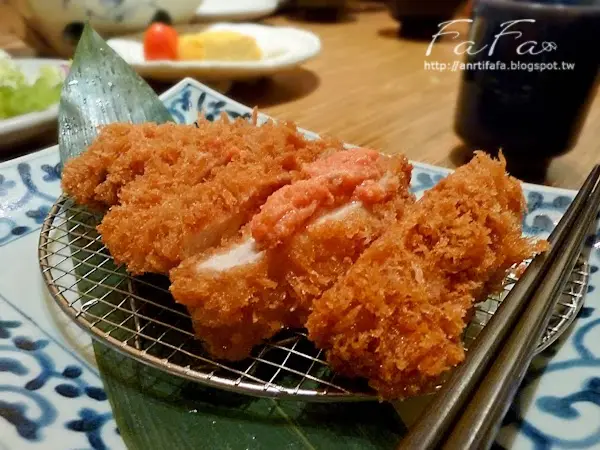 
[食記] 九州杏子豬排。酥脆外衣肉質嫩
