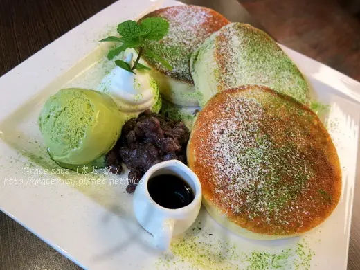 台中【抹茶】小豚輕食Kobuta brunch。絕對讓你買單的現做鬆餅！口感超綿密讓人無法抵擋！青醬三明治再次顛覆我印象～