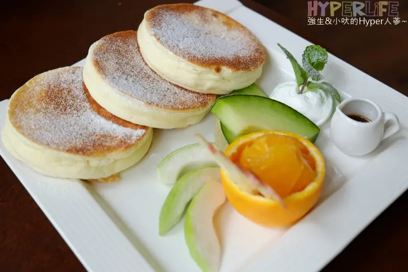 「台中西區」有綿密厚鬆餅的手作輕食料理 - 小豚輕食
