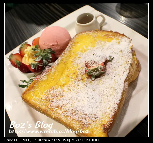 
台南.中西區-鯊魚咬土司(成功店)美味的布丁吐司
