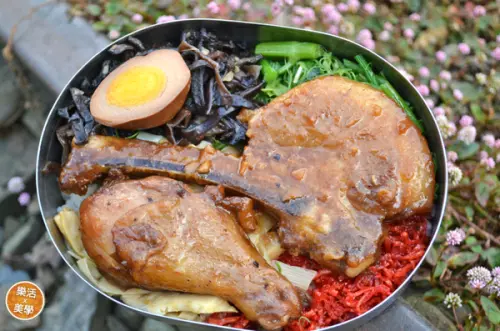 阿里山《奮起湖大飯店》戰斧軟燒肉便當 住宿泡湯用餐 享受森林芬多精  嘉義旅遊推薦