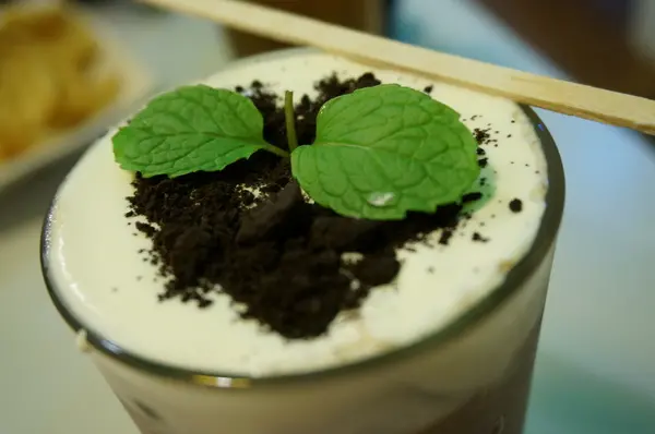 [美食]白鬍子的奶蓋飲品還有未來明信片   1525綠茶館(士林小東店)