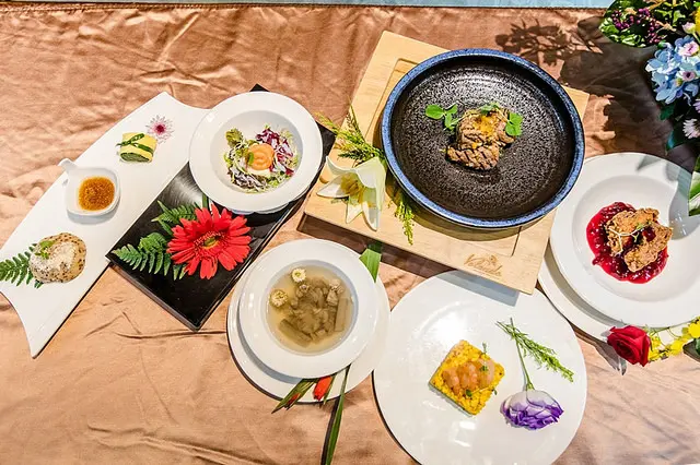 【台北捷運美食】【新店站美食】馥蘭朵烏來渡假酒店.藝饗-世紀忘憂花食+世紀紅顏押花展