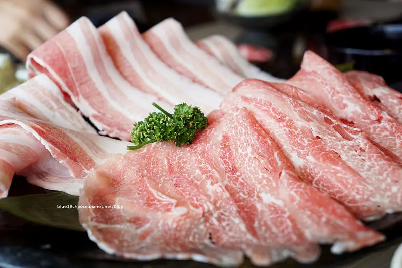 【台中中區】上澄鍋物 - 日曜天地2樓.靠窗位置可以看見台中公園.愛蔬食的這裡有野菜吃到飽喔!