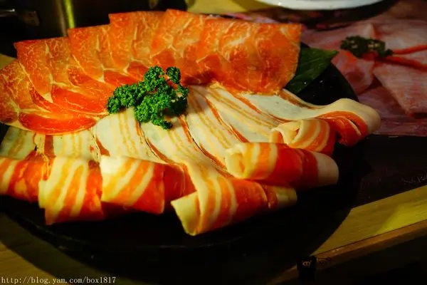 【台中。中區】上澄鍋物。大麥豬+野菜放題。單人御套餐免費體驗