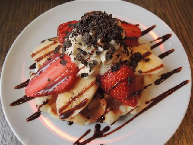 忠孝敦化站 MR.PAPA waffle & cafe 比利時鬆餅專賣店 明耀店 東區巷弄裡的檸檬塔甜點 可以喝的草莓起司蛋糕 真實生活也有愛情鎖牆!!