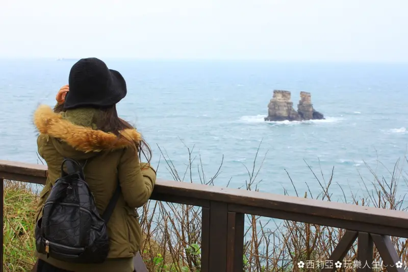 【新北市。金山區】讓我們走一趟『獅頭山公園』健行步道散策趣，還有欣賞大自然鬼斧神工『燭臺雙嶼』，再來眺望美麗海灣絢麗好景色。
