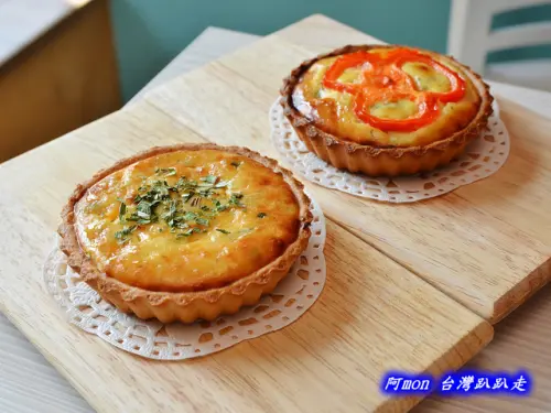 <台中西區>食記:URARA閣樓上的鹹點店~派香四溢的鹹派和獨特豆腐干貝方塊