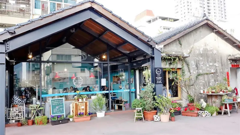 「台中-西區」Urara閣樓上的鹹點店-二訪，空間變寬敞許多.鹹派一樣美味好吃