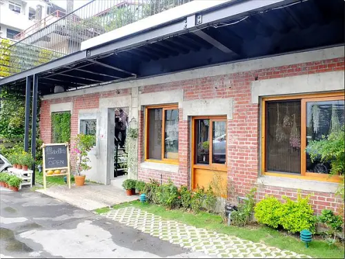 《台中餐廳》中興一巷特色老宅--URARA閣樓上的鹹點店