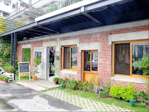 《台中餐廳》中興一巷特色老宅--URARA閣樓上的鹹點店