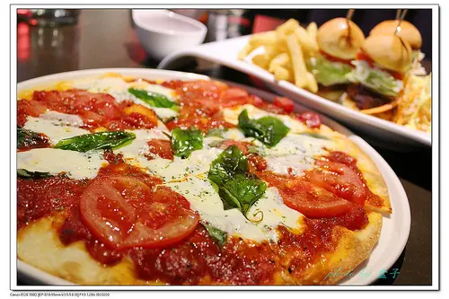 宜蘭羅東-動 Dom Burger & Bar