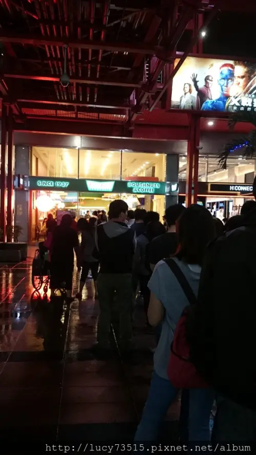 (食記)非排不可，旋風難擋的Krispy Kreme美式甜甜圈