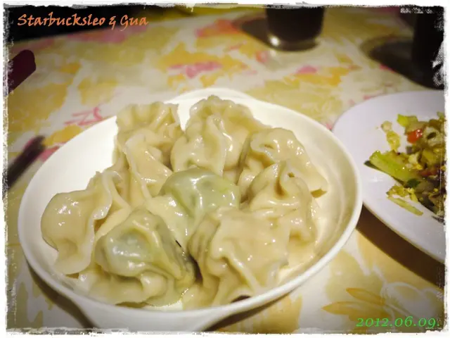 [台北。松山] 村子口，眷村菜。熱情的台客老闆，好想來個擁抱致謝。