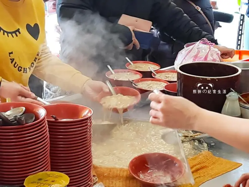 【彰化鹿港】王罔麵線糊，鹿港在地經營90年的傳統小吃，價格實在又大碗，風味獨特又好吃，吃的都是兒時滿滿的回憶，彰化美食推薦