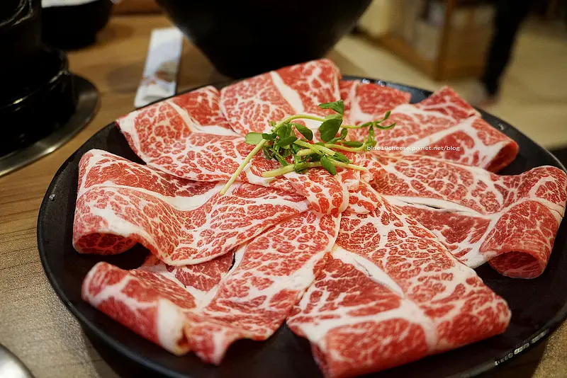 【台中西區】森坂及日式涮涮鍋 - 屹立三十多年老店.個人小火鍋.松坂去骨牛小排不錯.建議先訂位.近科博館