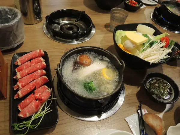 [台中]三十年老店養生火鍋好味道 森坂及        
      