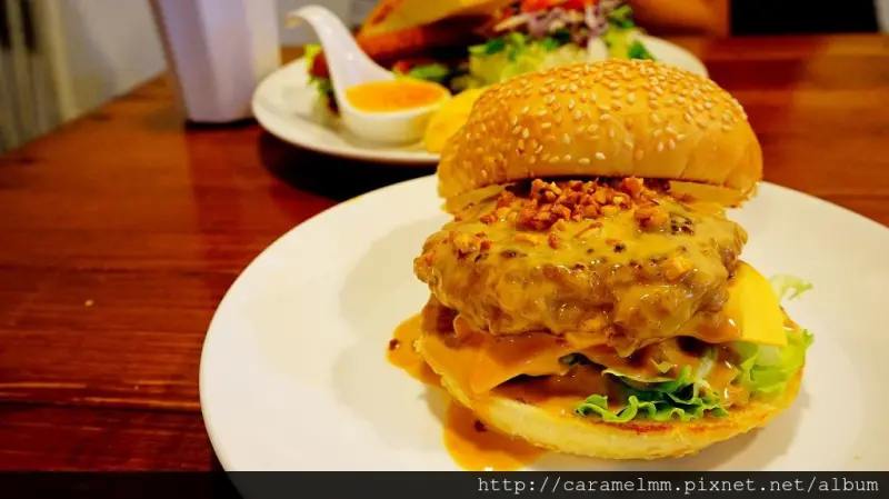 【台北信義】找餐2店 食尚玩家十大必吃早餐 超邪惡另類爆漿花生醬豬肉排起司堡 吳興街/台北醫學