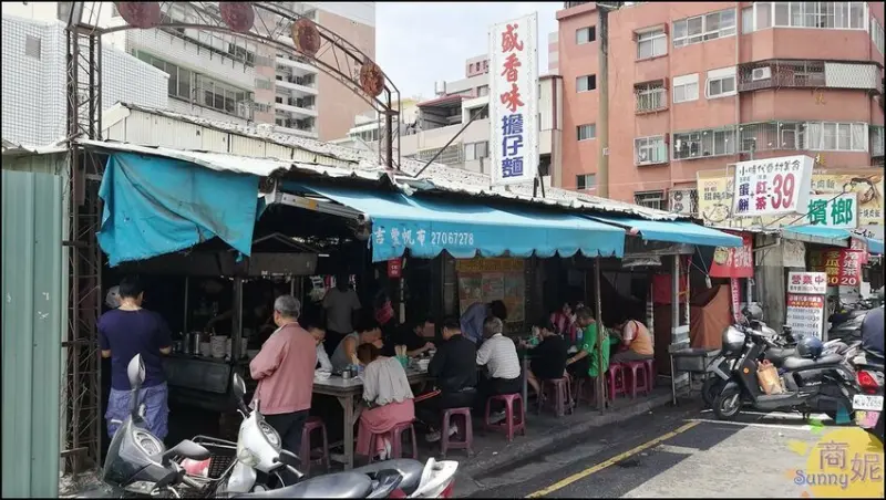 台中傳奇小吃 青海路乾麵你吃過嗎?只賣上午沒有價目表的人氣麵攤-商妮吃喝遊樂