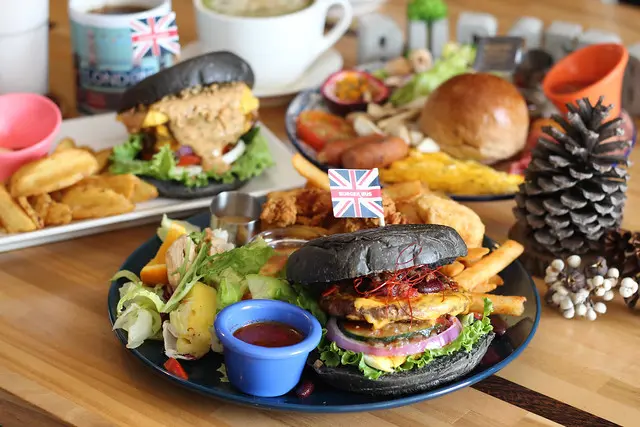 台中美食｜Burger Bus 漢堡巴士-英倫風浪漫早午餐，9¾月台超吸睛