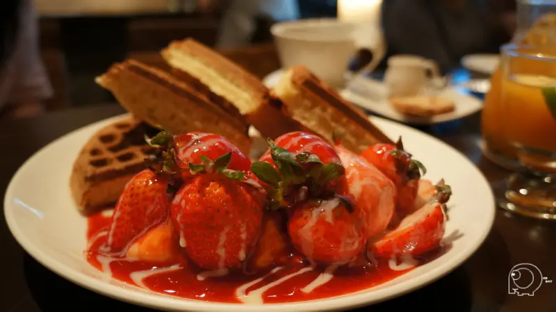 都是帥哥美女服務生的-咖啡弄@捷運忠孝復興站@東區