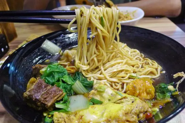 口碑16-對人友善餐廳.食材美味豐盛的卯金刀抄手舖        
      