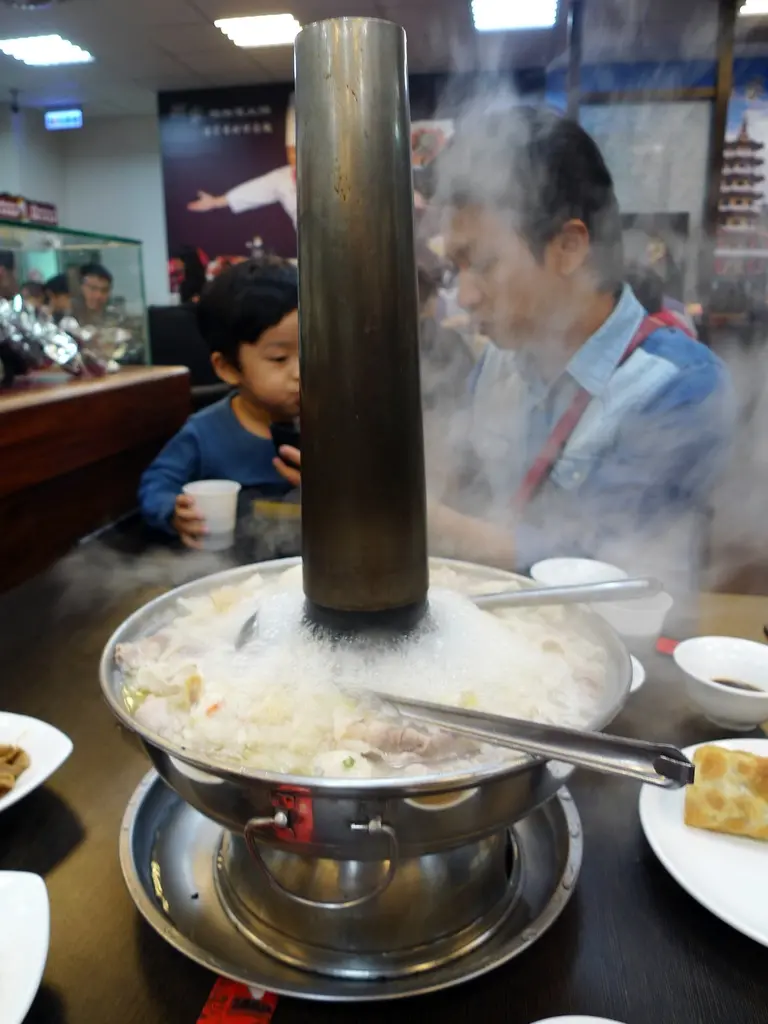 【雲林斗六】劉家酸菜白肉鍋。左營眷村名店來雲林拓點了！