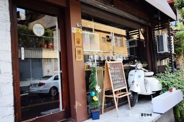台南 中西區．平價全日早午餐 & 夢幻棉花糖   Dear Brunch 蒂兒咖啡        
      