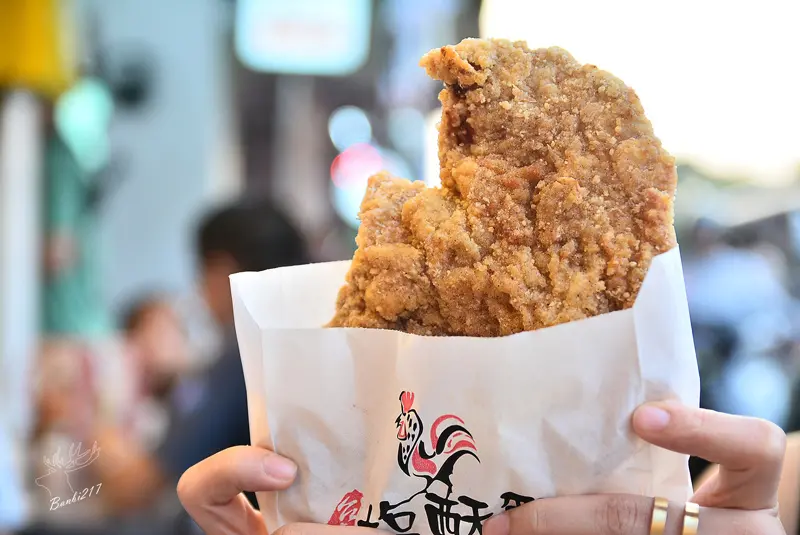 中山區.捷運大直站美食:台灣第一家鹽酥雞創始總店,不油膩酥脆炸雞排、炸甜不辣,人氣排隊美食小吃宵夜點心,每日一物特價10元