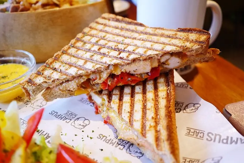 【台北】松山 Campus cafe(南京店) 康熙來了*小禎推薦、明太子雞肉帕里尼*木碗沙拉 義大利麵 燉飯 咖啡 輕食 美式餐廳♥♥♥