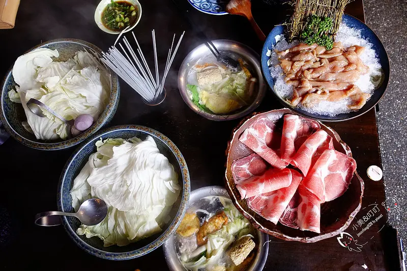 【大安火鍋】上乘三家涮涮鍋共和國，竹炭風味涮涮鍋！有如夜店般的火鍋店～/麟光捷運站/六張犁/火鍋