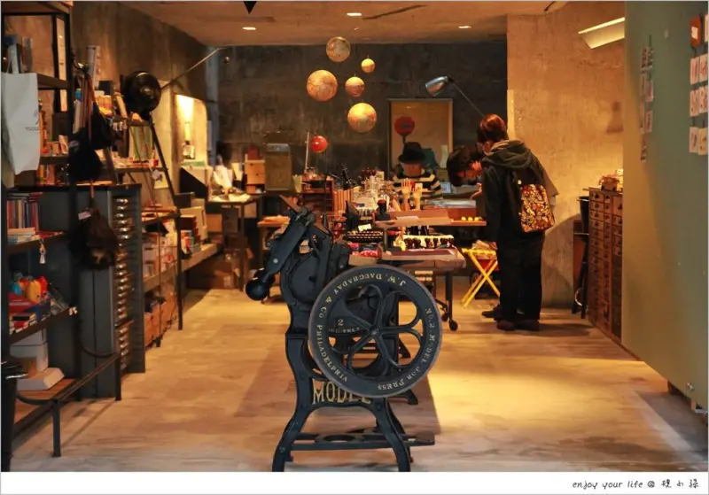 [台北] 想了好久終於來找它：『TOOLS to LIVEBY，禮拜文房具』，文具控必愛的秘密天堂！來台北怎麼能錯過。   