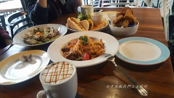 hecho做咖啡一店。走入巷弄裡隱藏版的空中花園享用異國料理