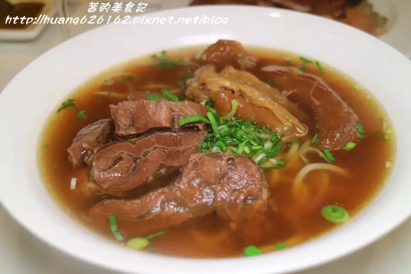 【台北大安區】頂級牛肉麵+紅酒『天下三絕麵食館』台北東區 / 牛肉麵 / 捷運忠孝復興站