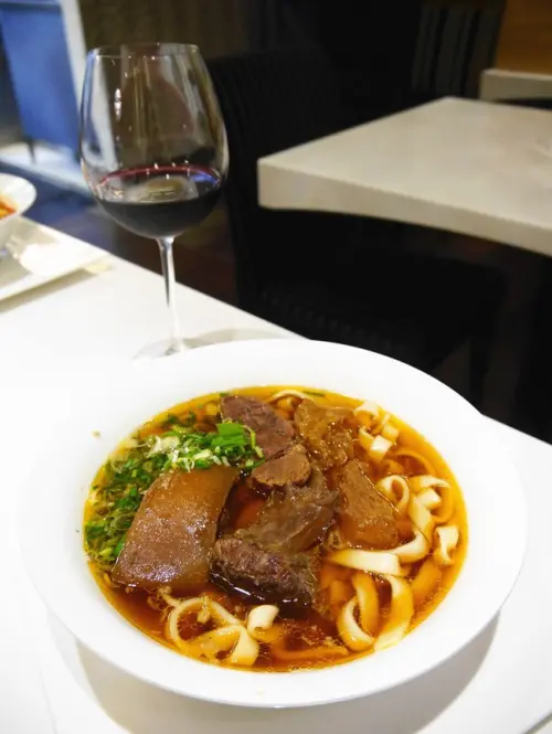 │台北東區│天下三絕頂級牛肉麵。台灣小吃也能躍升豪華宴（捷運忠孝復興）