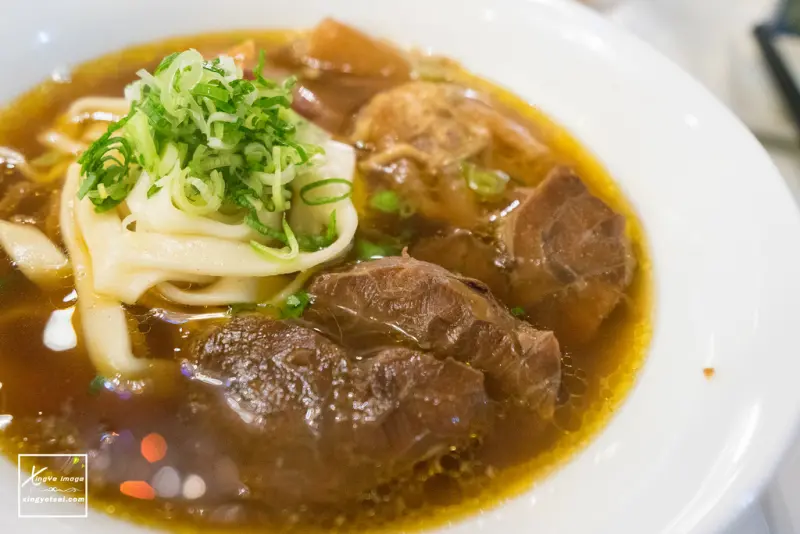 台北東區│【天下三絕】厚切牛肉麵的好味道，絕妙湯頭令人念念不忘(近捷運忠孝復興站)