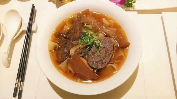 天下三絕-台北東區頂級牛肉麵   近捷運忠孝復興站  從裝潢到餐點  絕對顛覆你對牛肉麵的印象  還是外交部宴客的必訪餐廳              