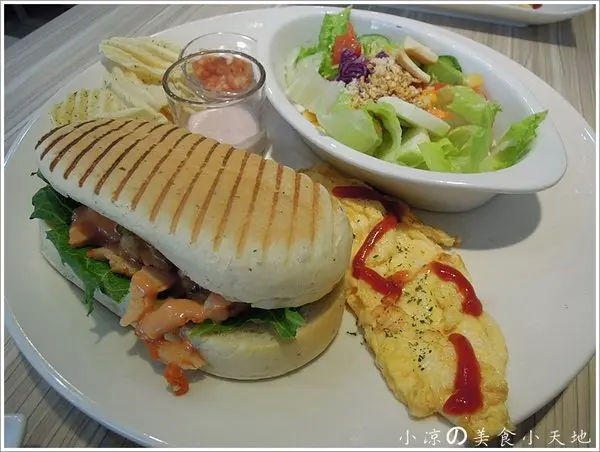 『台中。北區』ESME艾斯米咖啡。輕食。樂生活