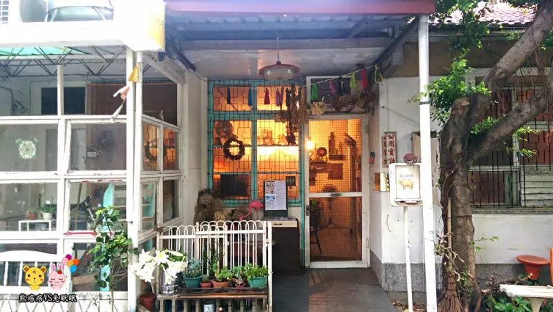 
台中老宅咖啡│西區五權一街食いしん坊。貪吃鬼甜點店
