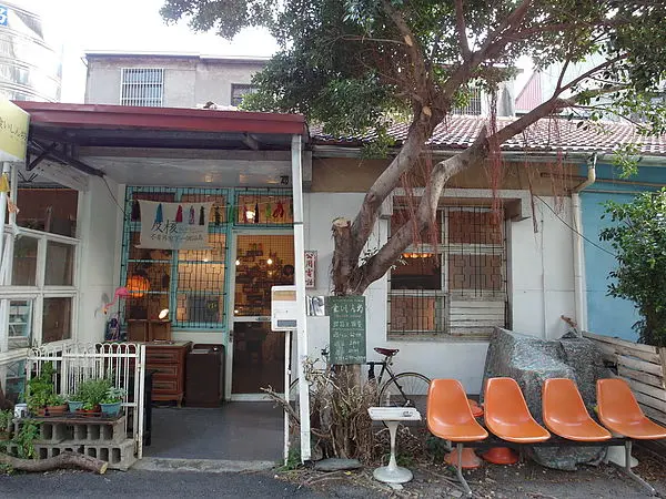 台中巷弄的小確幸--食いしん坊(貪吃鬼) Ku-i-shi-n-bou /手作甜點X古董雜貨/